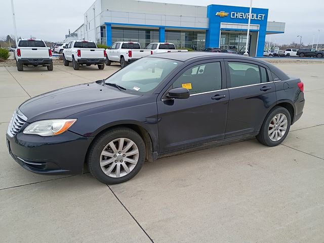 Used 2011 Chrysler 200 Touring image 3