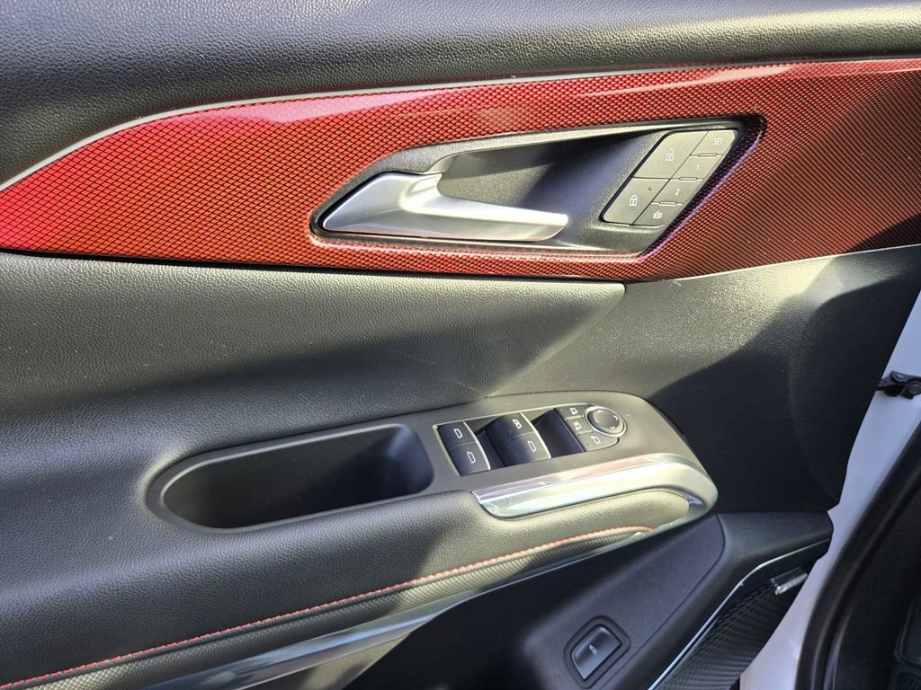 Used 2025 Chevrolet Traverse RS image 37