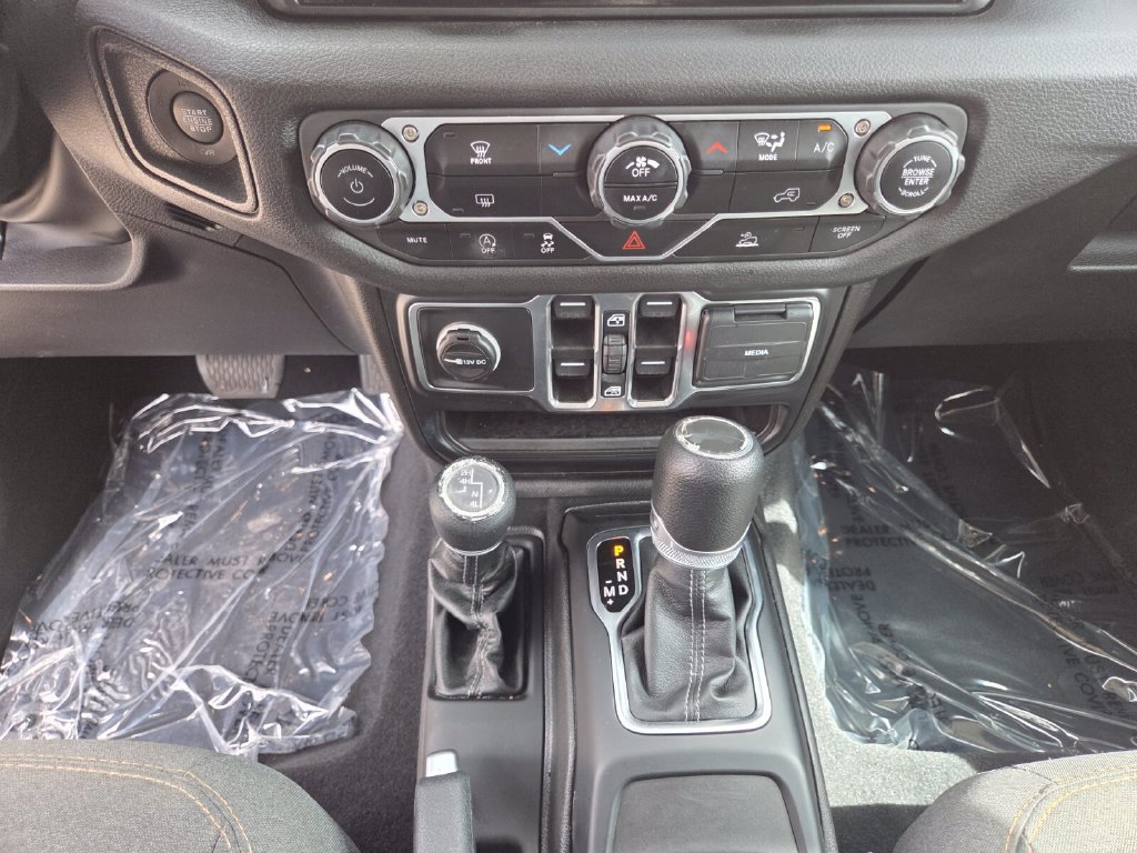 Used 2024 Jeep Wrangler Unlimited Sport AWD/4WD image 32
