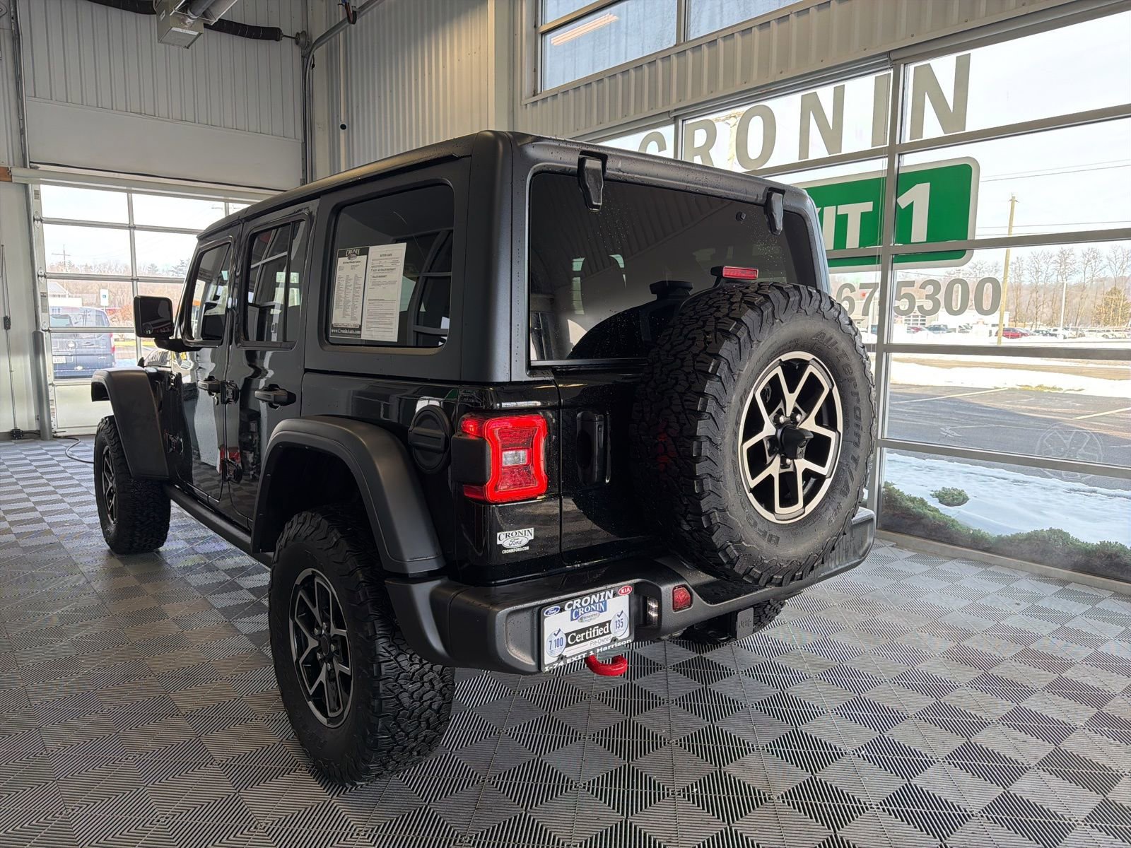 Used 2024 Jeep Wrangler Unlimited Rubicon w/ Technology Group image 4