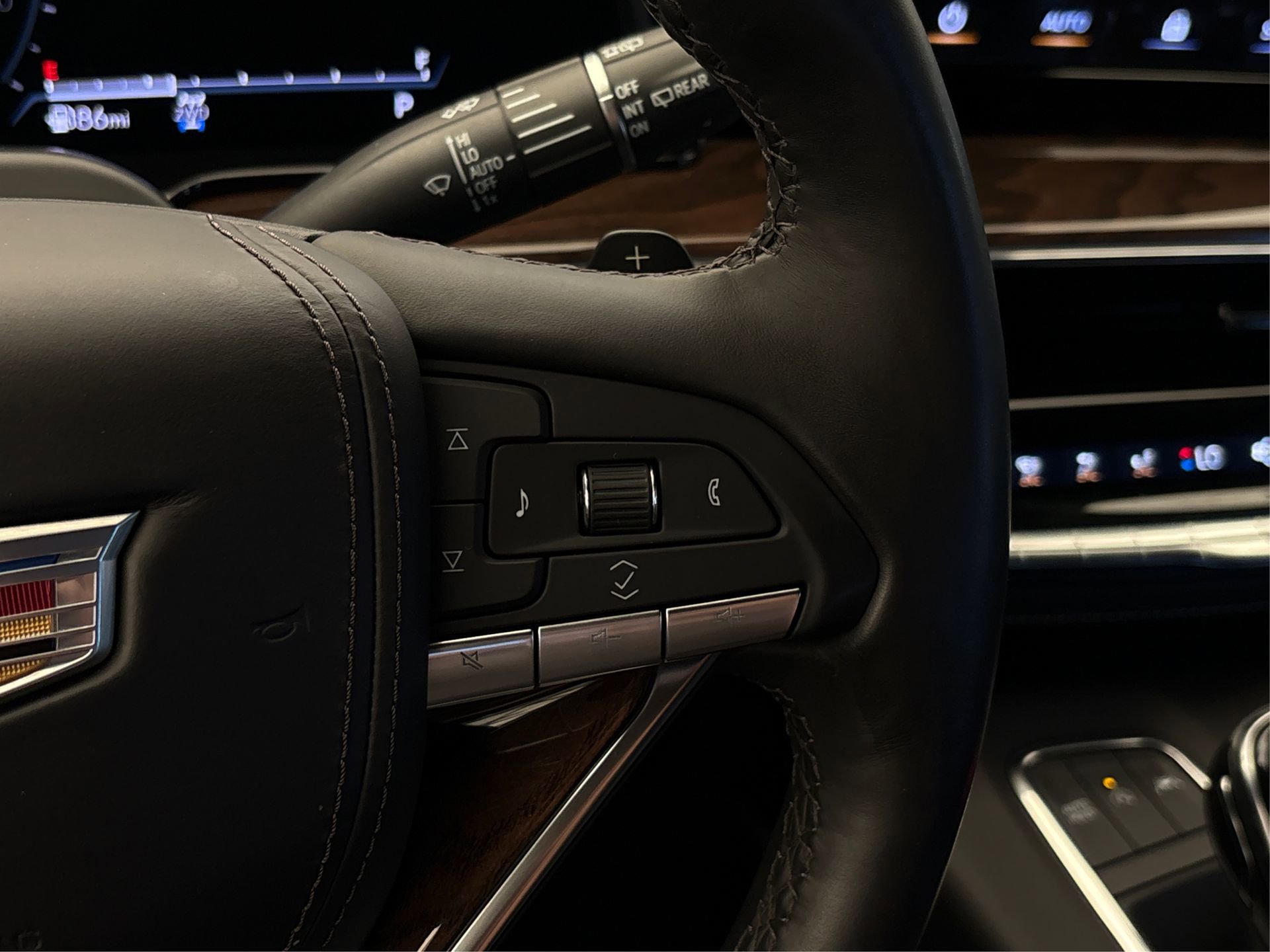 Certified 2024 Cadillac Escalade Premium Luxury Platinum image 33