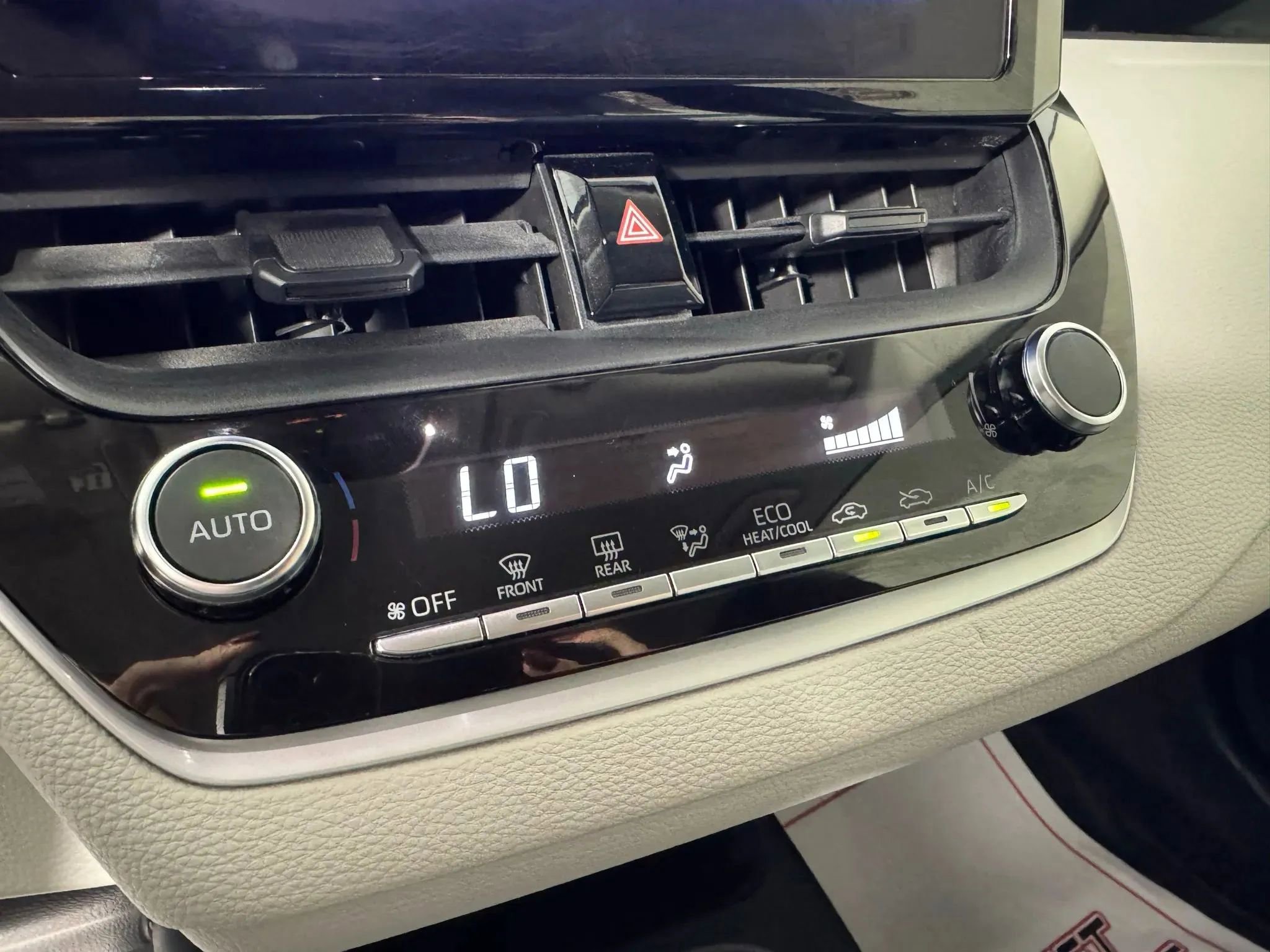 Used 2025 Toyota Corolla LE FWD image 19