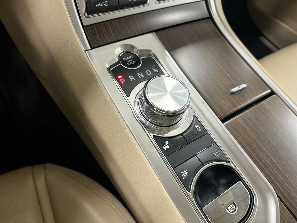 Used 2012 Jaguar XF RWD image 18