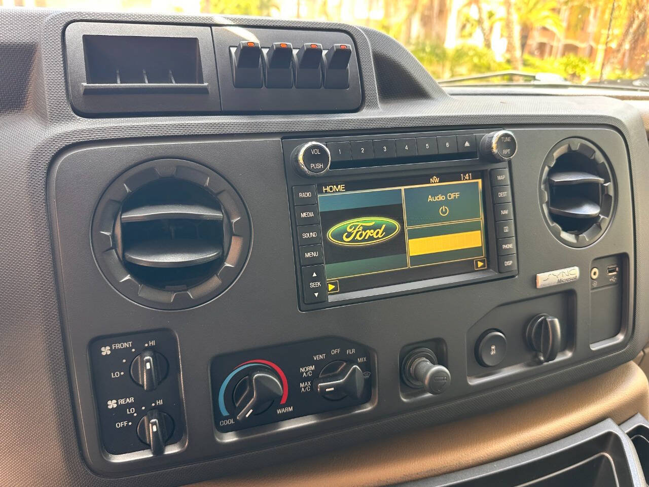 Used 2010 Ford E-350 and Econoline 350 XLT RWD image 52