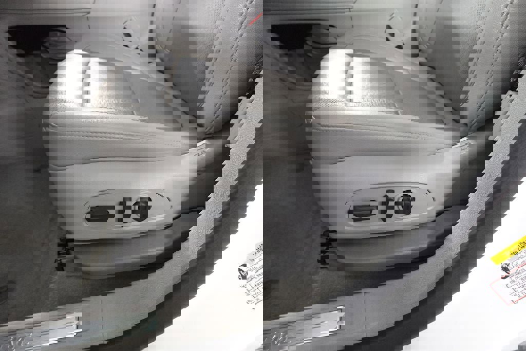 Used 2023 GMC Acadia SLT AWD/4WD image 11