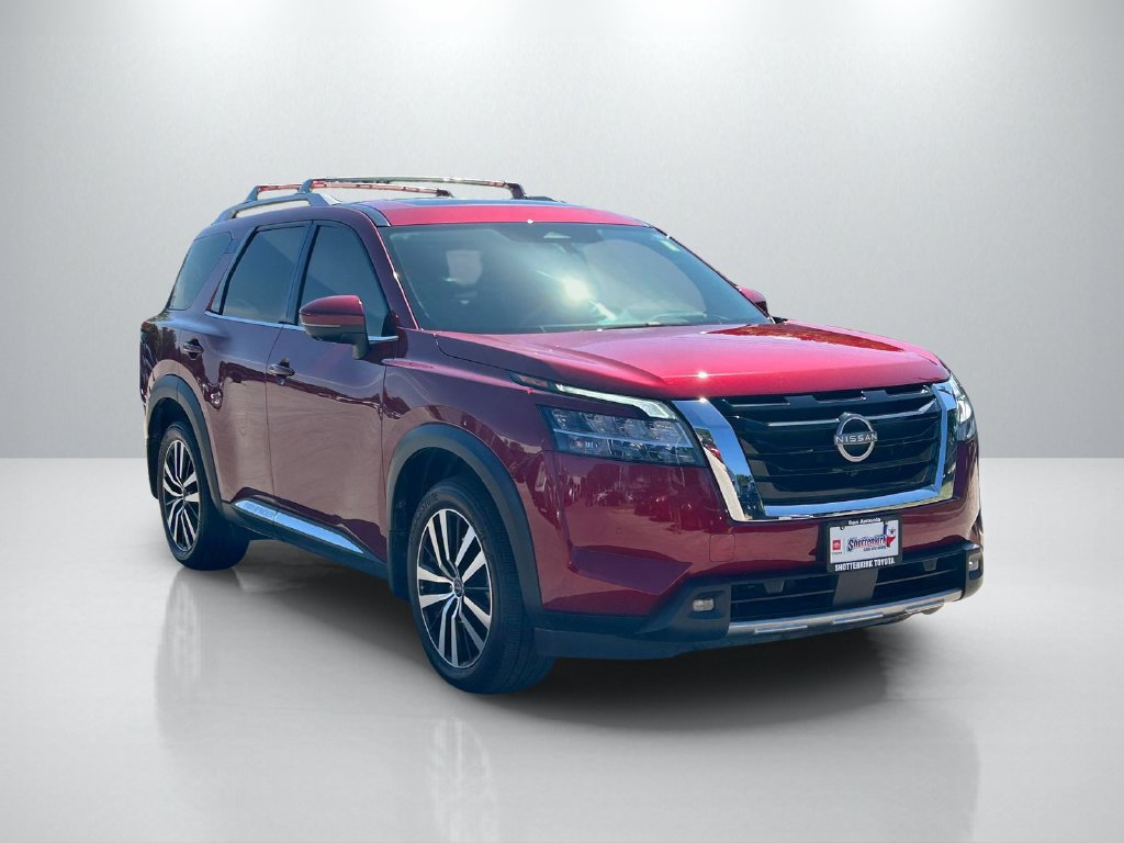 Used 2024 Nissan Pathfinder Platinum FWD image 3