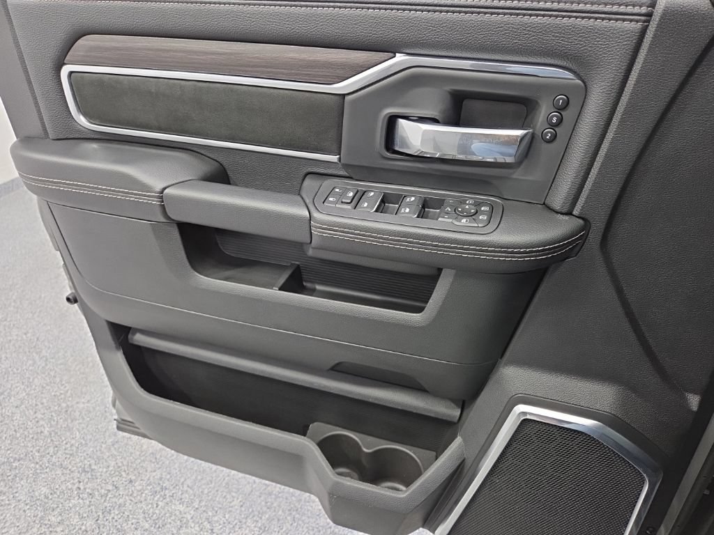 New 2026 RAM 2500 Laramie w/ Night Edition AWD/4WD image 32
