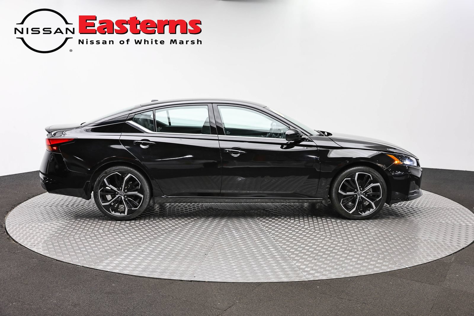 Used 2023 Nissan Altima 2.5 SR FWD image 4