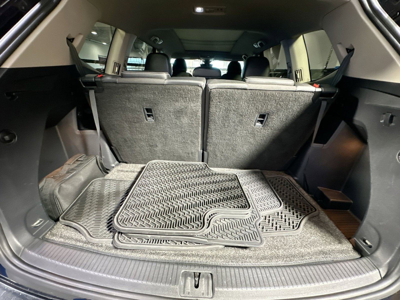 Used 2023 Volkswagen Atlas SEL R-Line image 38