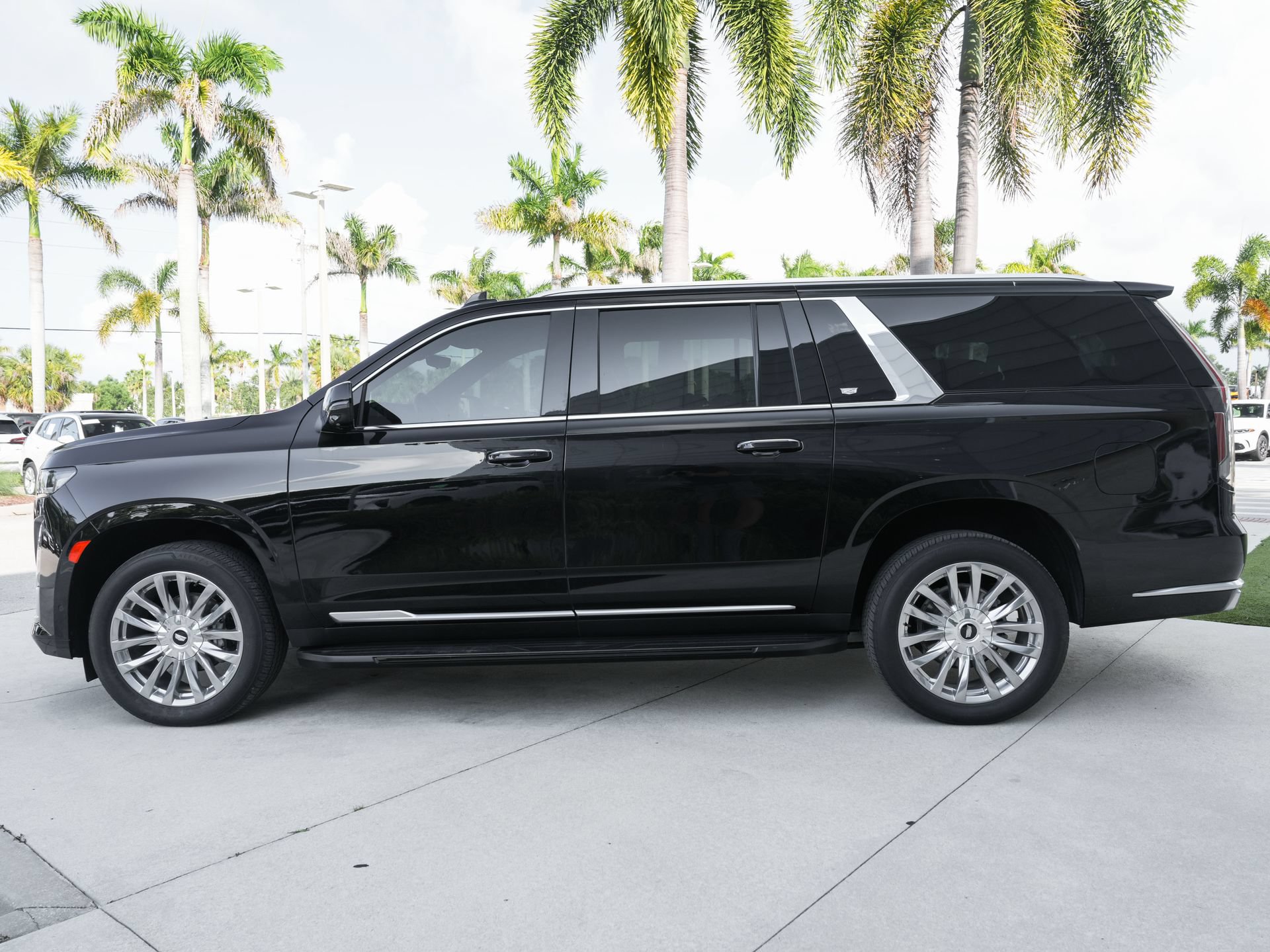 Used 2023 Cadillac Escalade ESV Premium Luxury RWD image 7