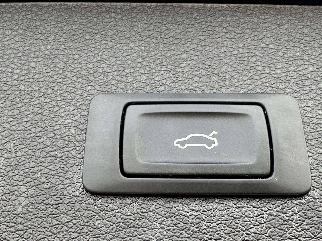 Used 2017 Audi Q5 2.0T Premium Plus w/ Technology Package AWD/4WD image 14