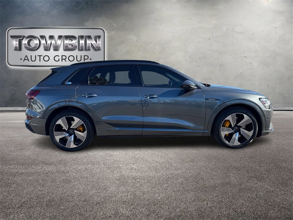 Used 2019 Audi e-tron Prestige w/ Prestige Package image 3