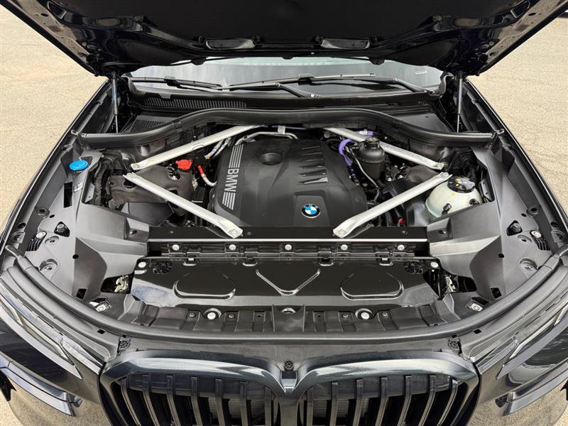 Used 2023 BMW X7 xDrive40i w/ M Sport Package AWD/4WD image 22