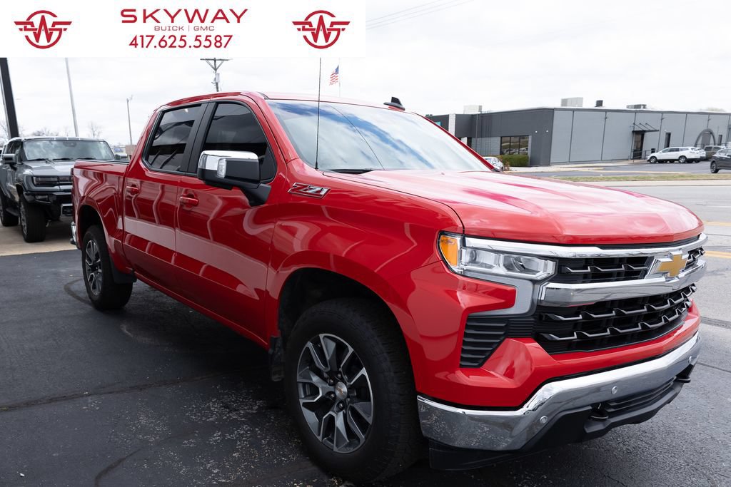 Used 2025 Chevrolet Silverado 1500 LT AWD/4WD image 5