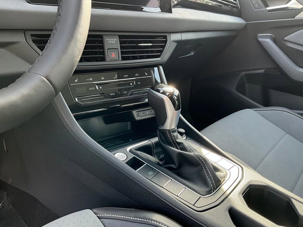 New 2025 Volkswagen Jetta SE image 17
