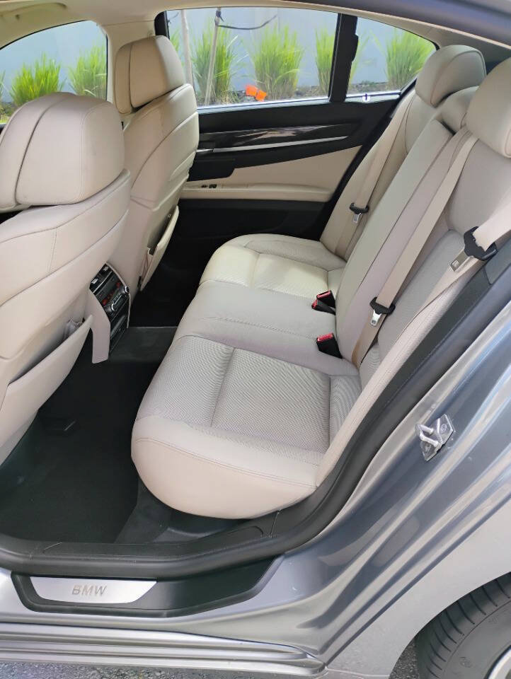 Used 2012 BMW 740i RWD image 14
