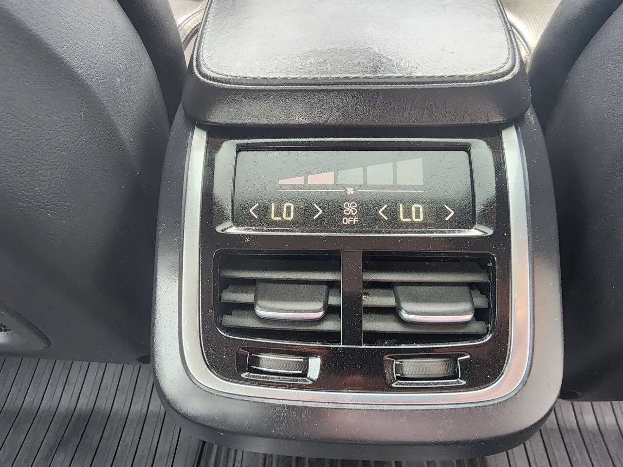 Used 2017 Volvo S90 T5 Inscription w/ Vision Package FWD image 18