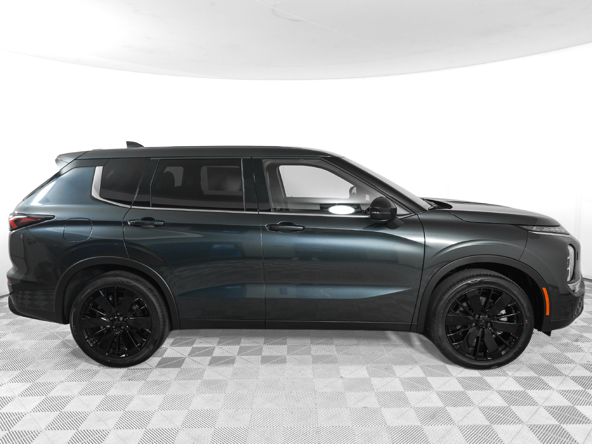 New 2026 Mitsubishi Outlander LE AWD/4WD image 5