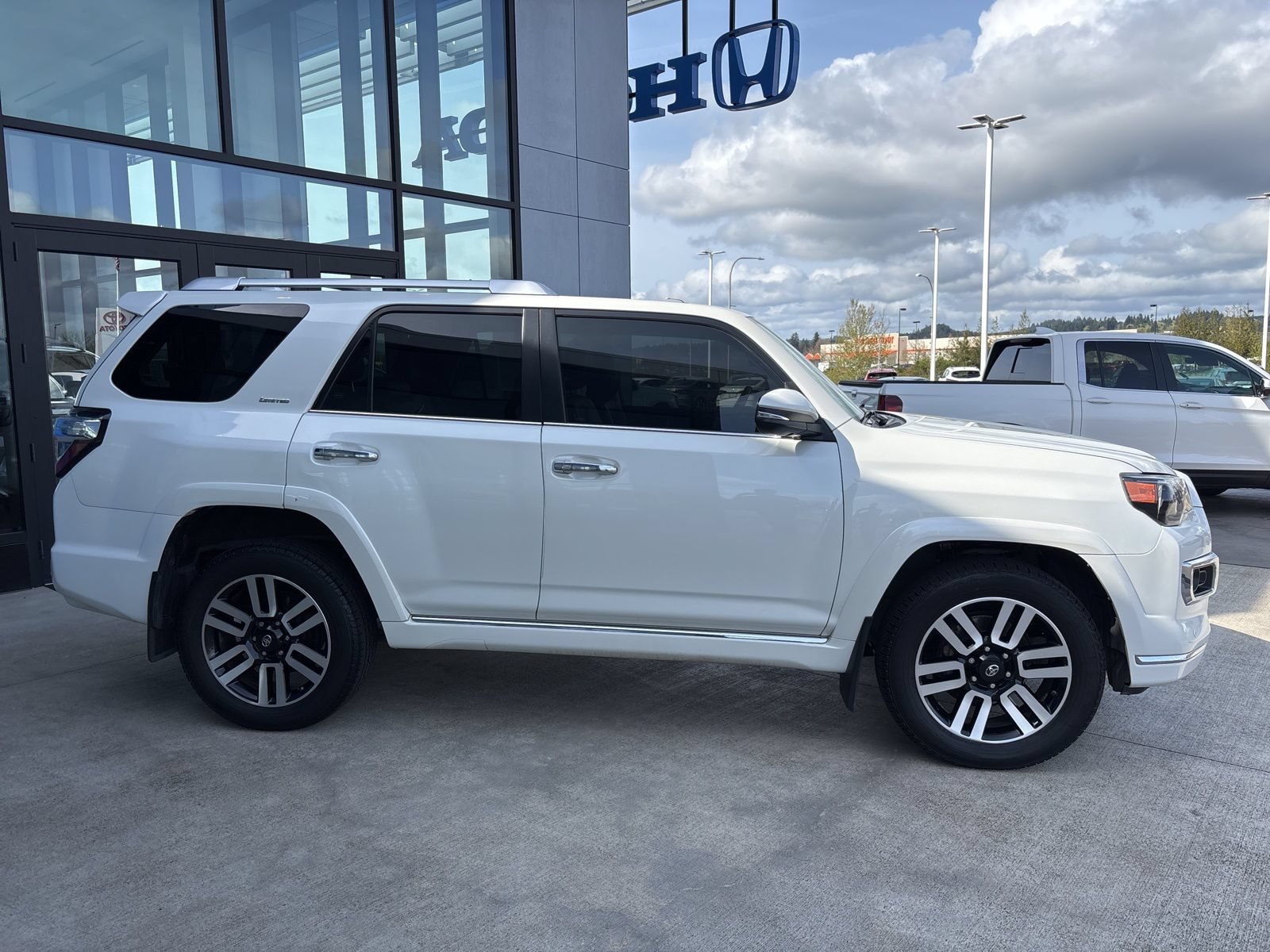Used 2017 Toyota 4Runner Limited AWD/4WD image 4
