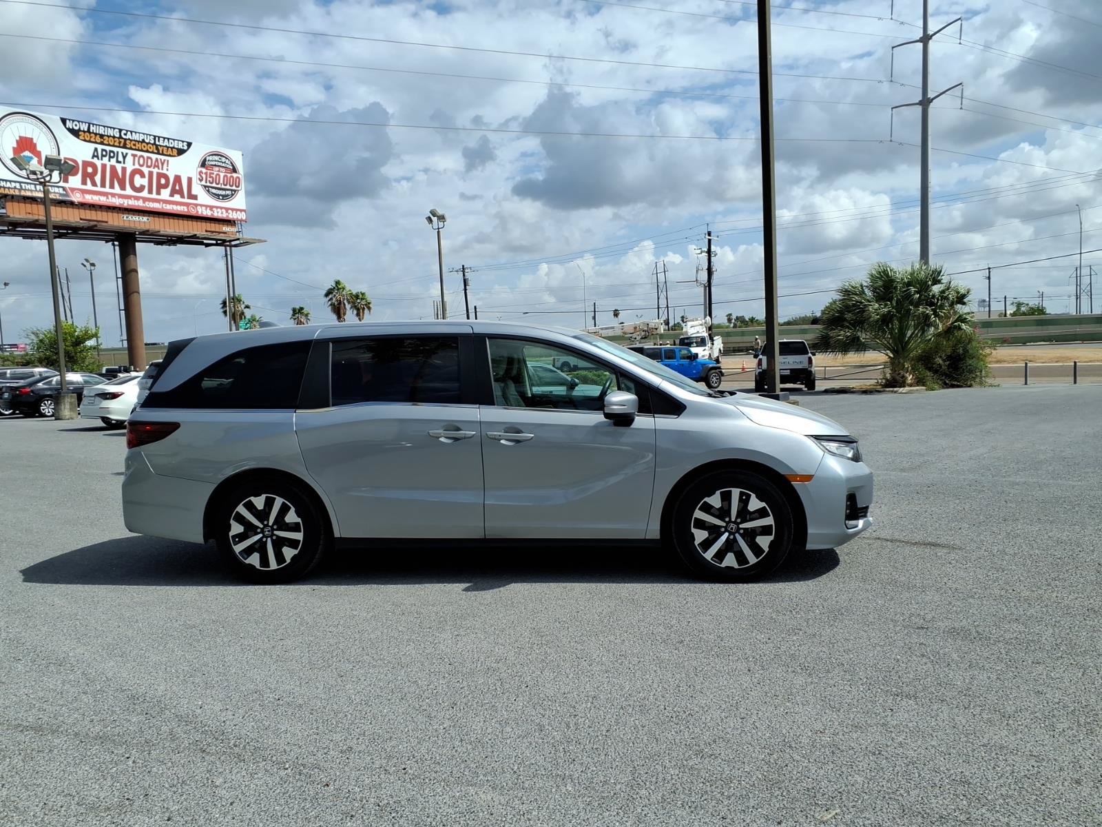 Used 2025 Honda Odyssey EX-L image 9