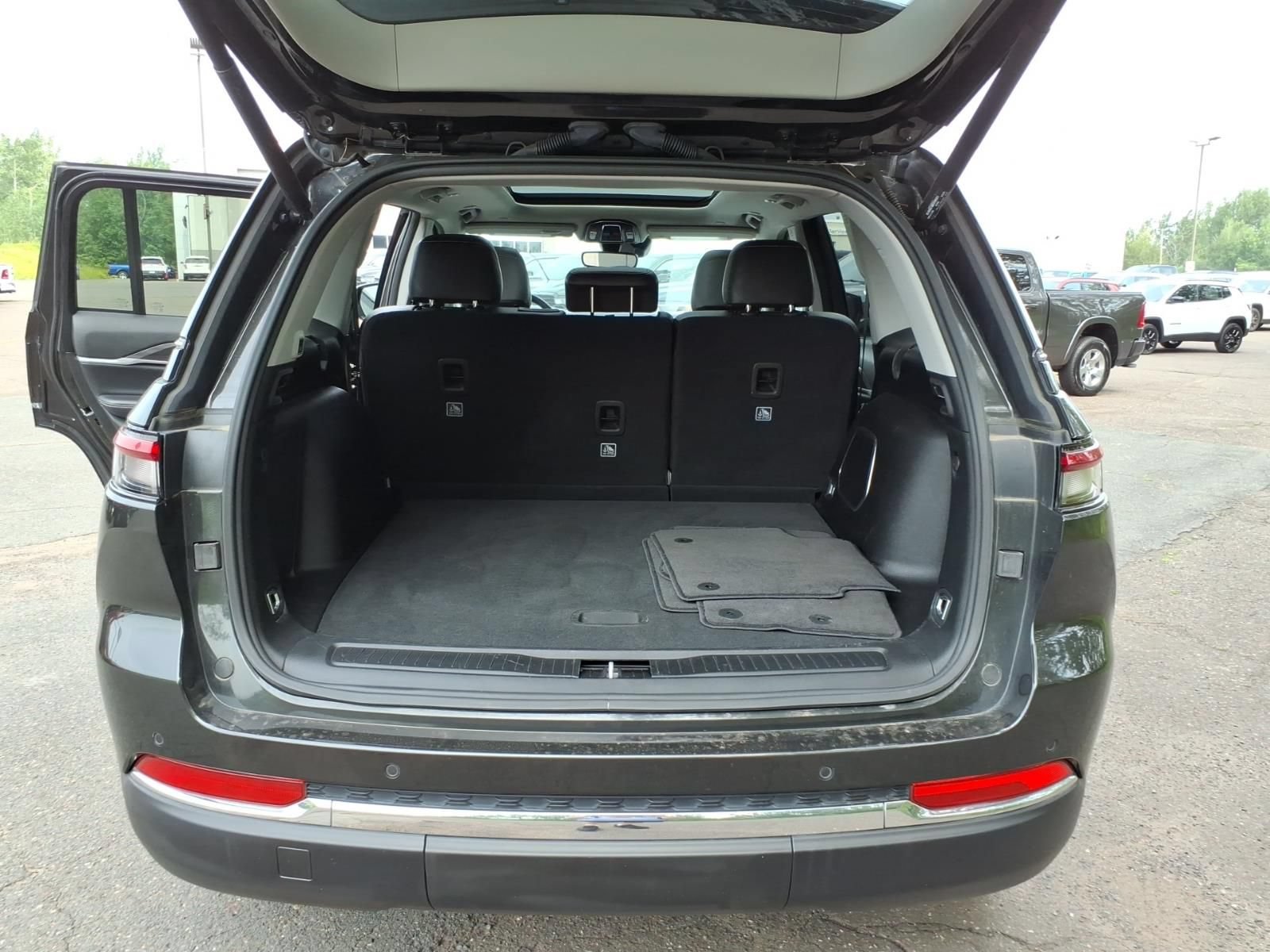 Used 2024 Jeep Grand Cherokee Limited 4xe AWD/4WD image 16