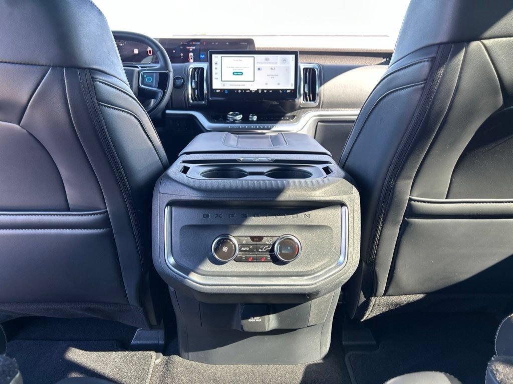 Used 2025 Ford Expedition Platinum w/ Stealth Performance Package AWD/4WD image 38