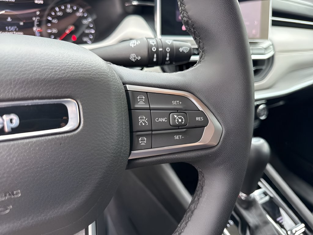 Used 2025 Jeep Compass Limited AWD/4WD image 16