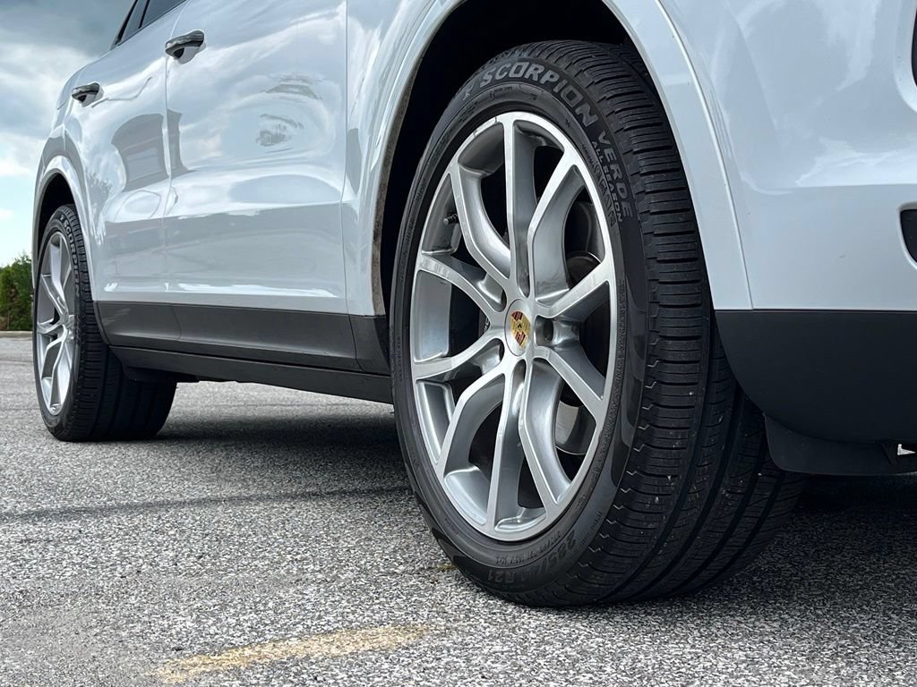 Used 2020 Porsche Cayenne AWD/4WD image 9