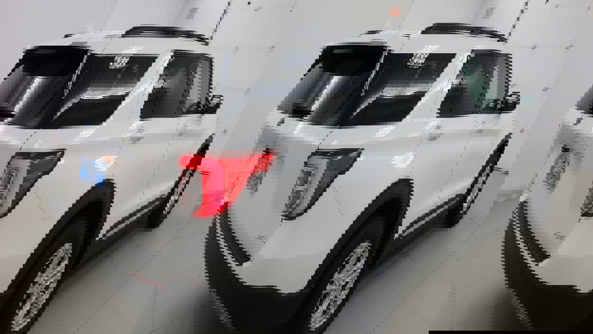 Used 2023 Ford Explorer XLT w/ Equipment Group 202A image 7