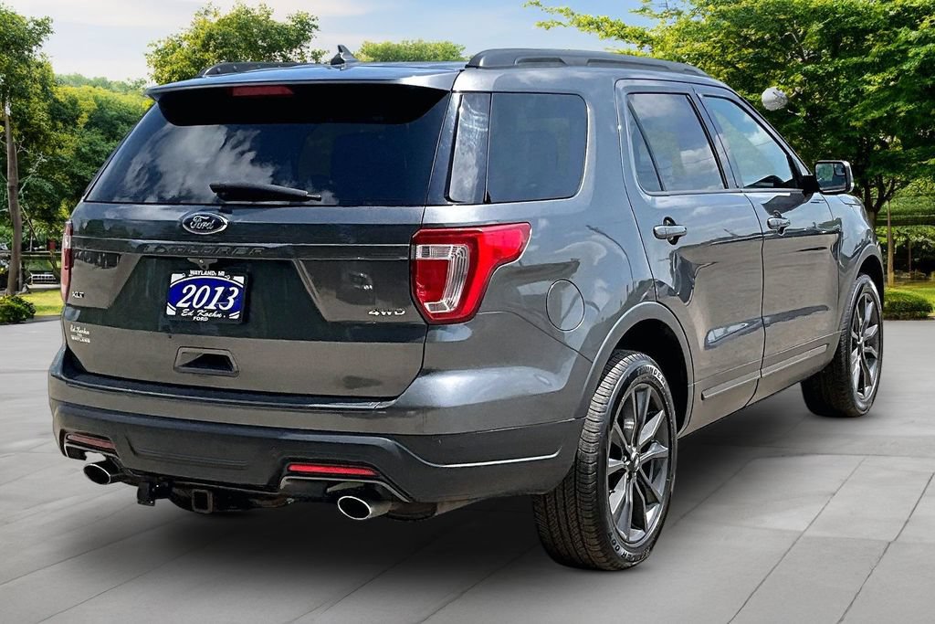 Used 2018 Ford Explorer XLT w/ XLT Appearance Package AWD/4WD image 12