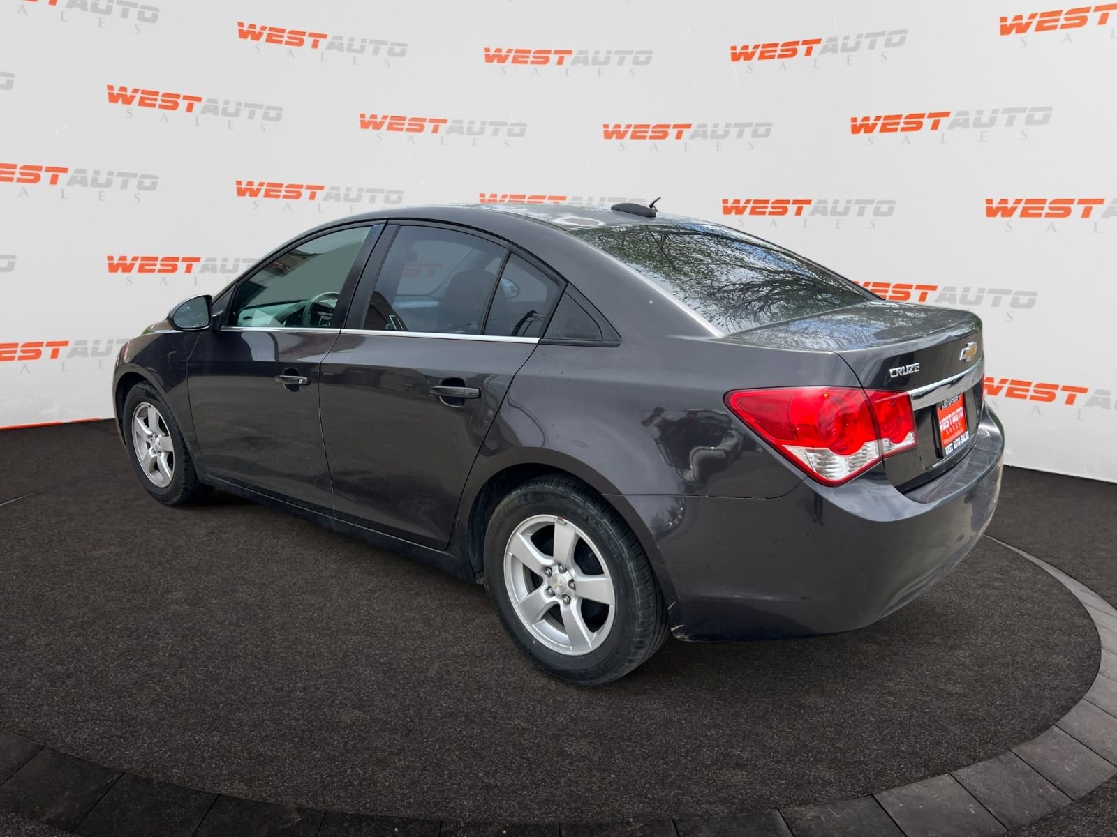 Used 2016 Chevrolet Cruze LT w/ Technology Package image 3