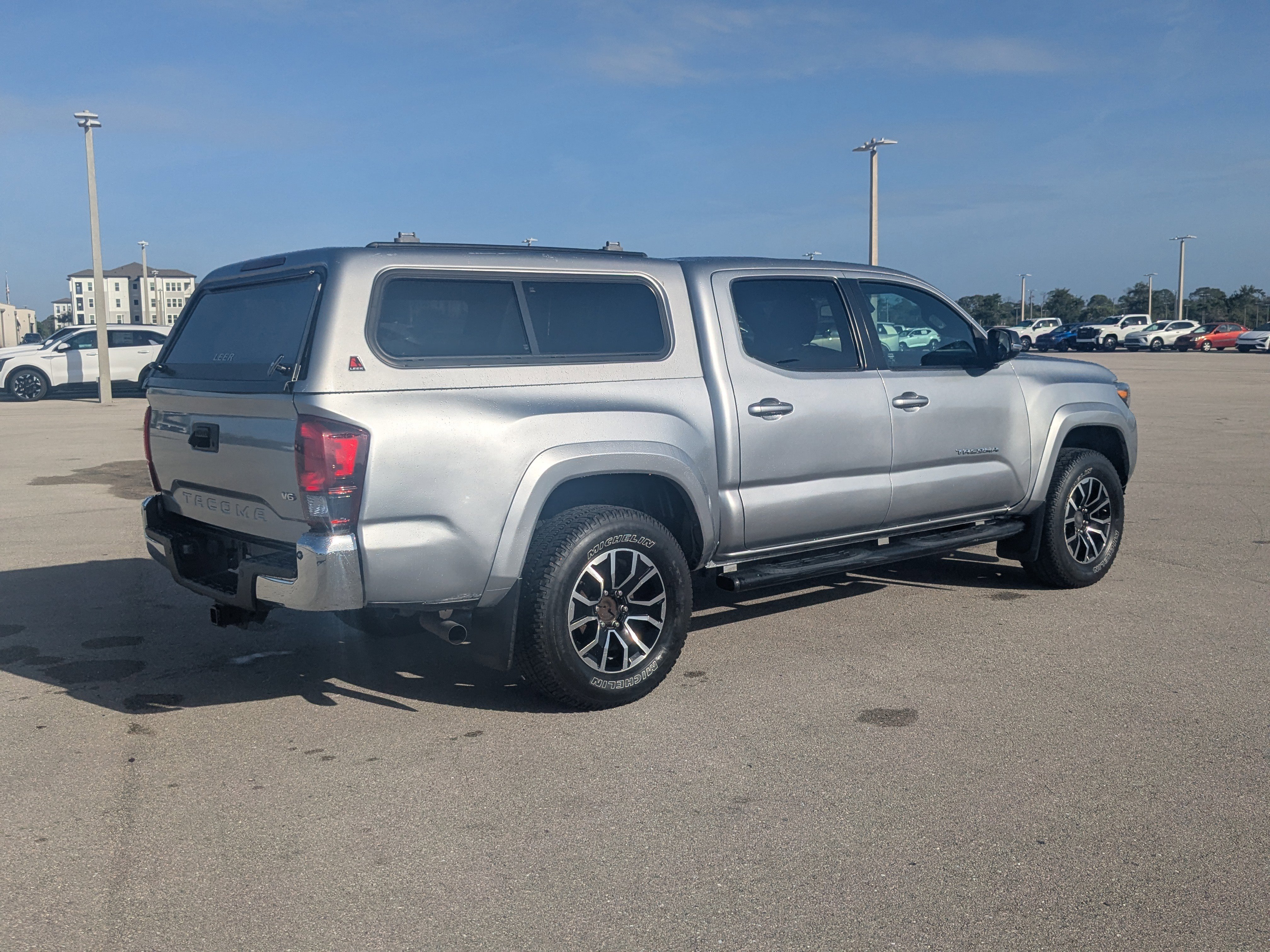 Used 2021 Toyota Tacoma TRD Sport w/ Technology Package image 5