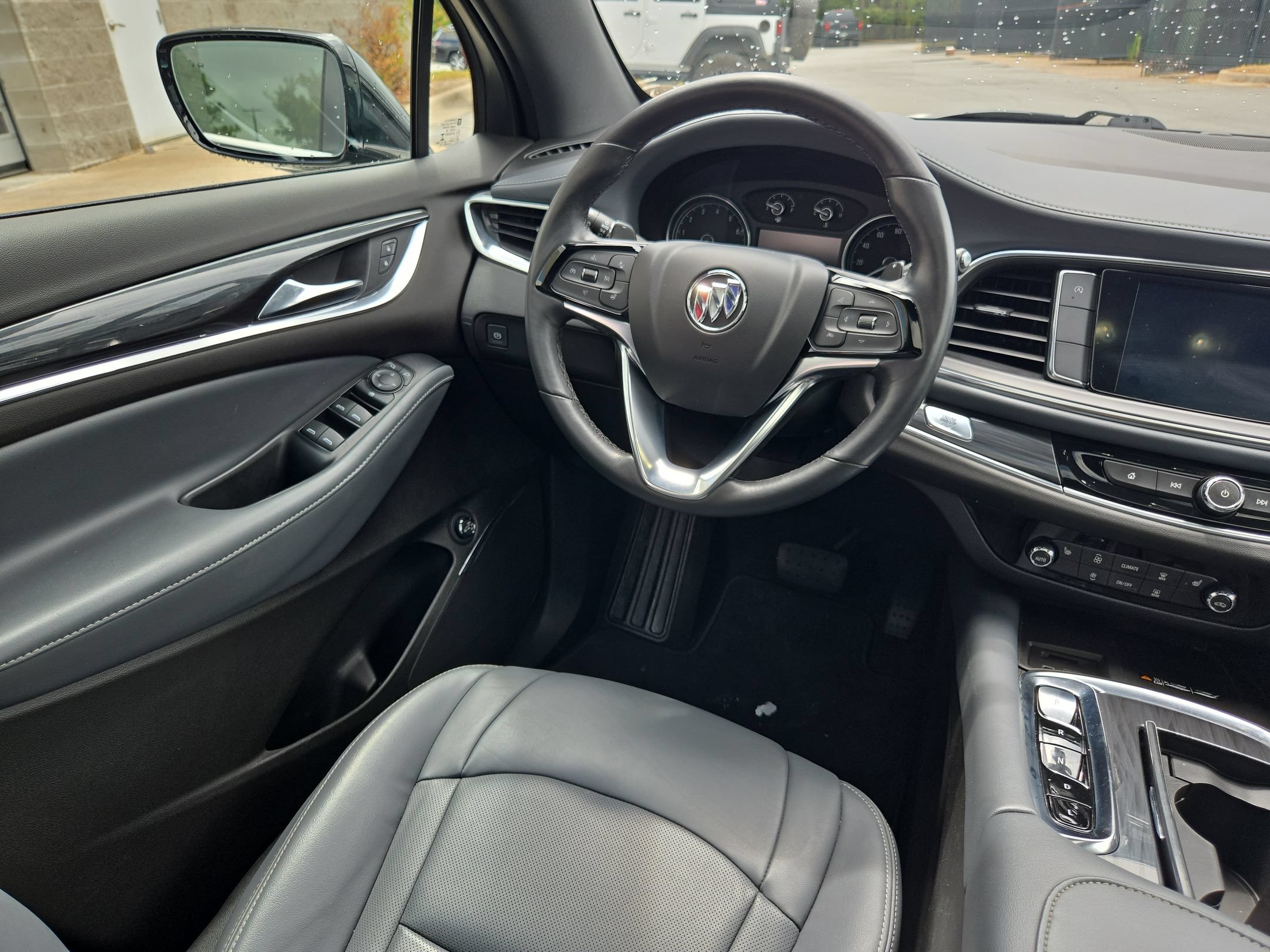 Used 2022 Buick Enclave Essence w/ Experience Buick Package FWD image 9