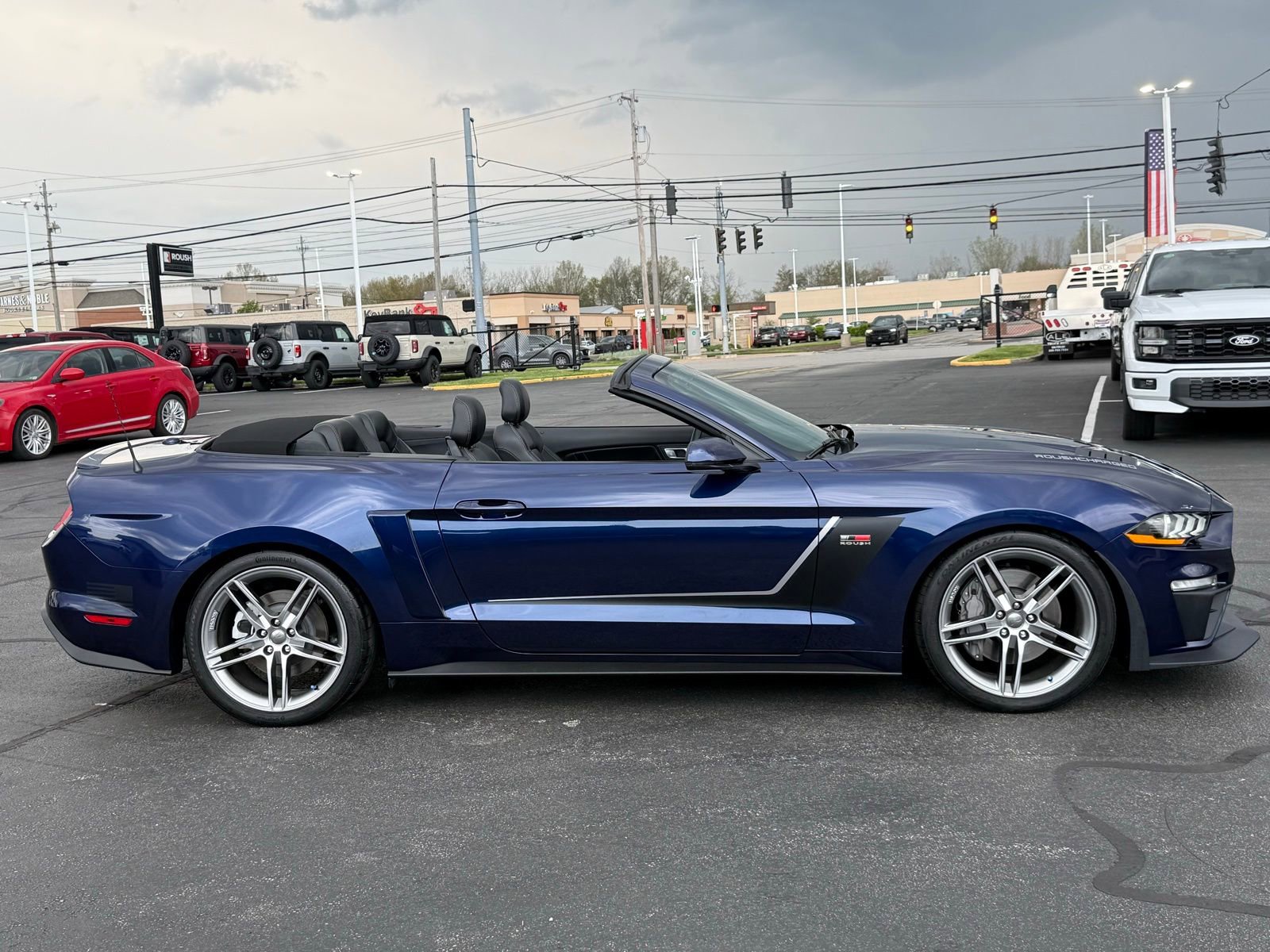 Used 2019 Ford Mustang GT Premium w/ Equipment Group 401A RWD image 2