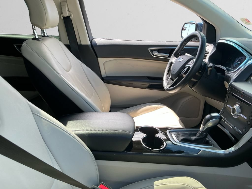 Used 2018 Ford Edge Titanium w/ Technology Package AWD/4WD image 15