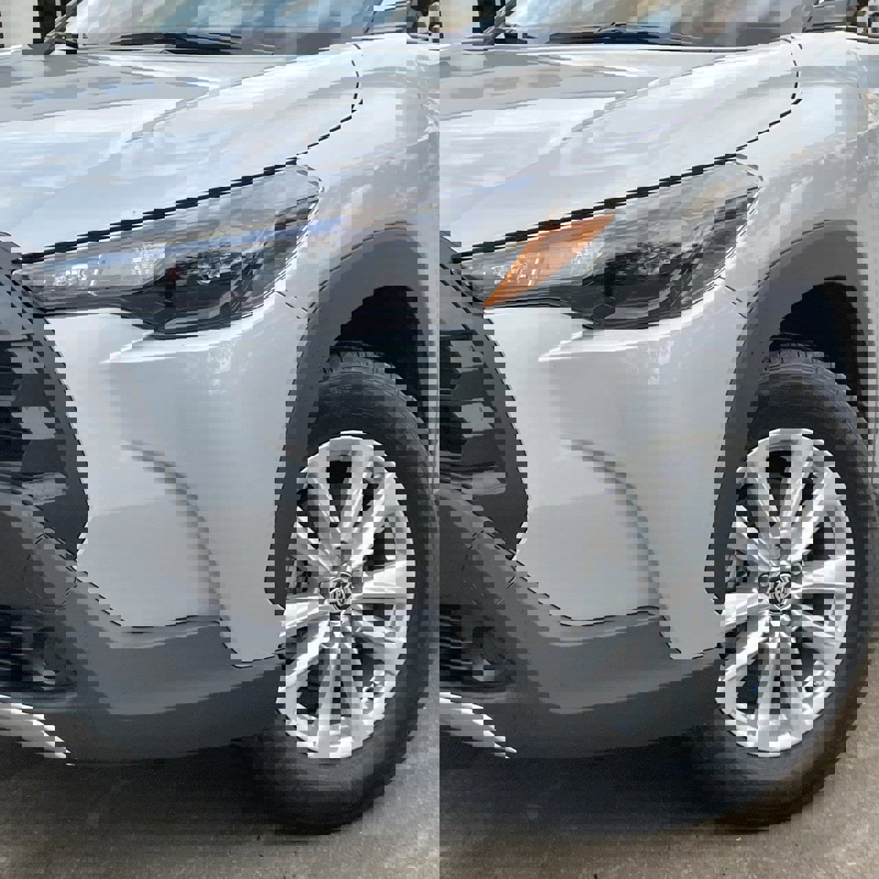 Used 2026 Toyota Corolla Cross LE image 8