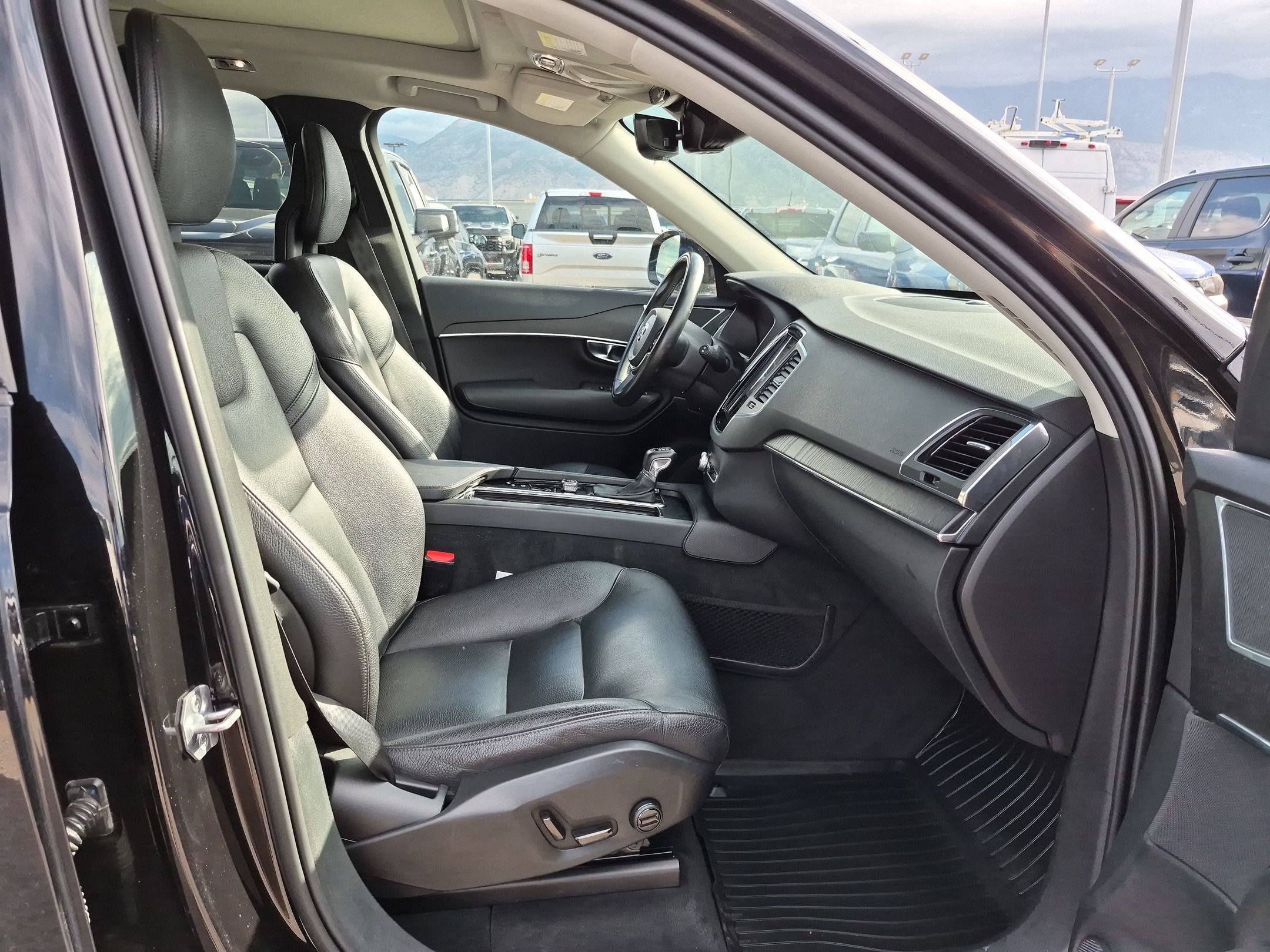 Used 2020 Volvo XC90 T6 Momentum w/ Protection Package Premier AWD/4WD image 32