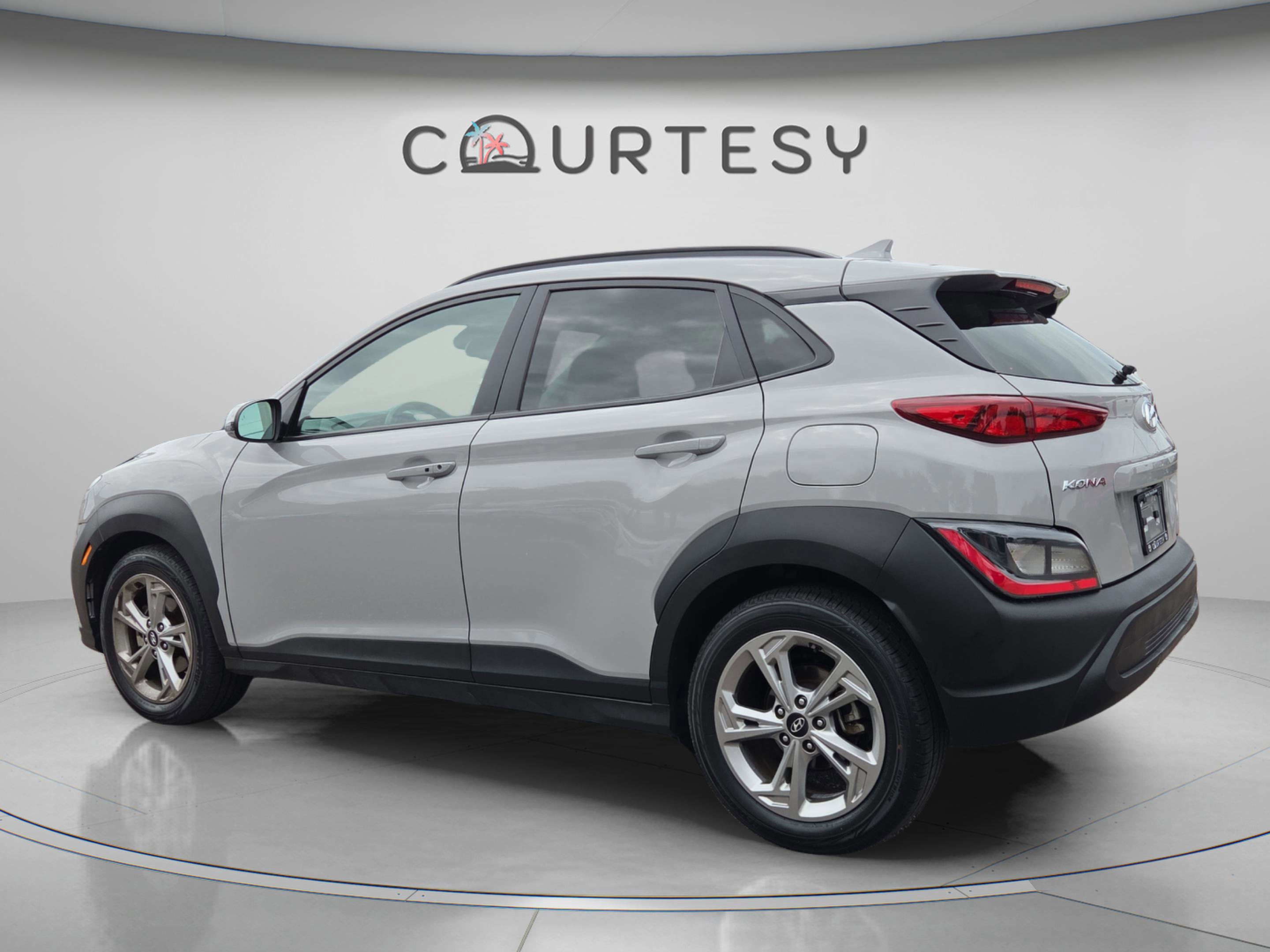 Used 2023 Hyundai Kona SEL FWD image 3