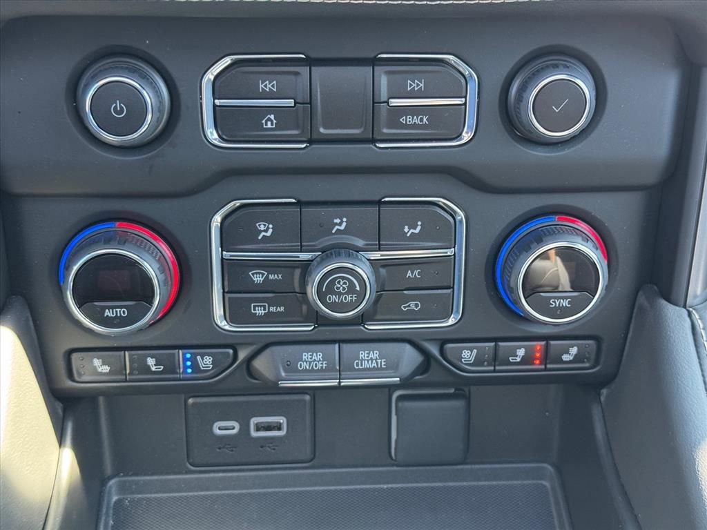 Used 2024 Chevrolet Suburban Premier w/ Premium Package image 25