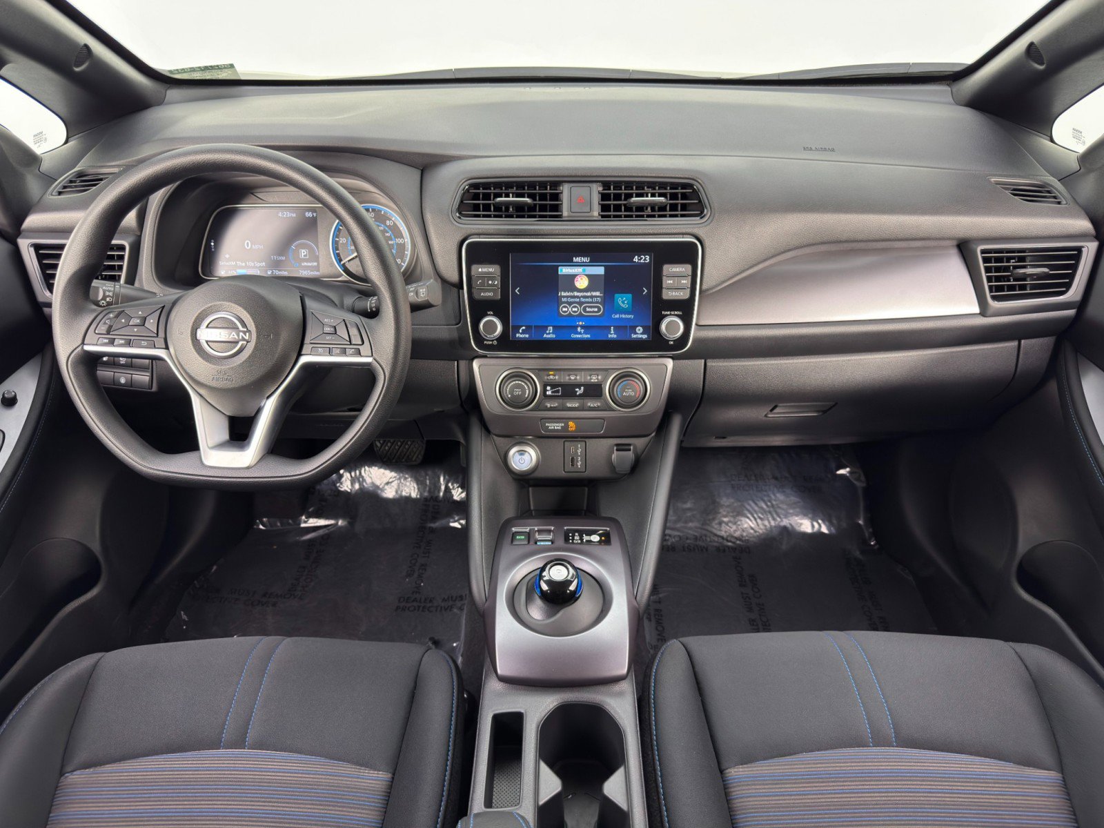 Used 2025 Nissan Leaf S image 10