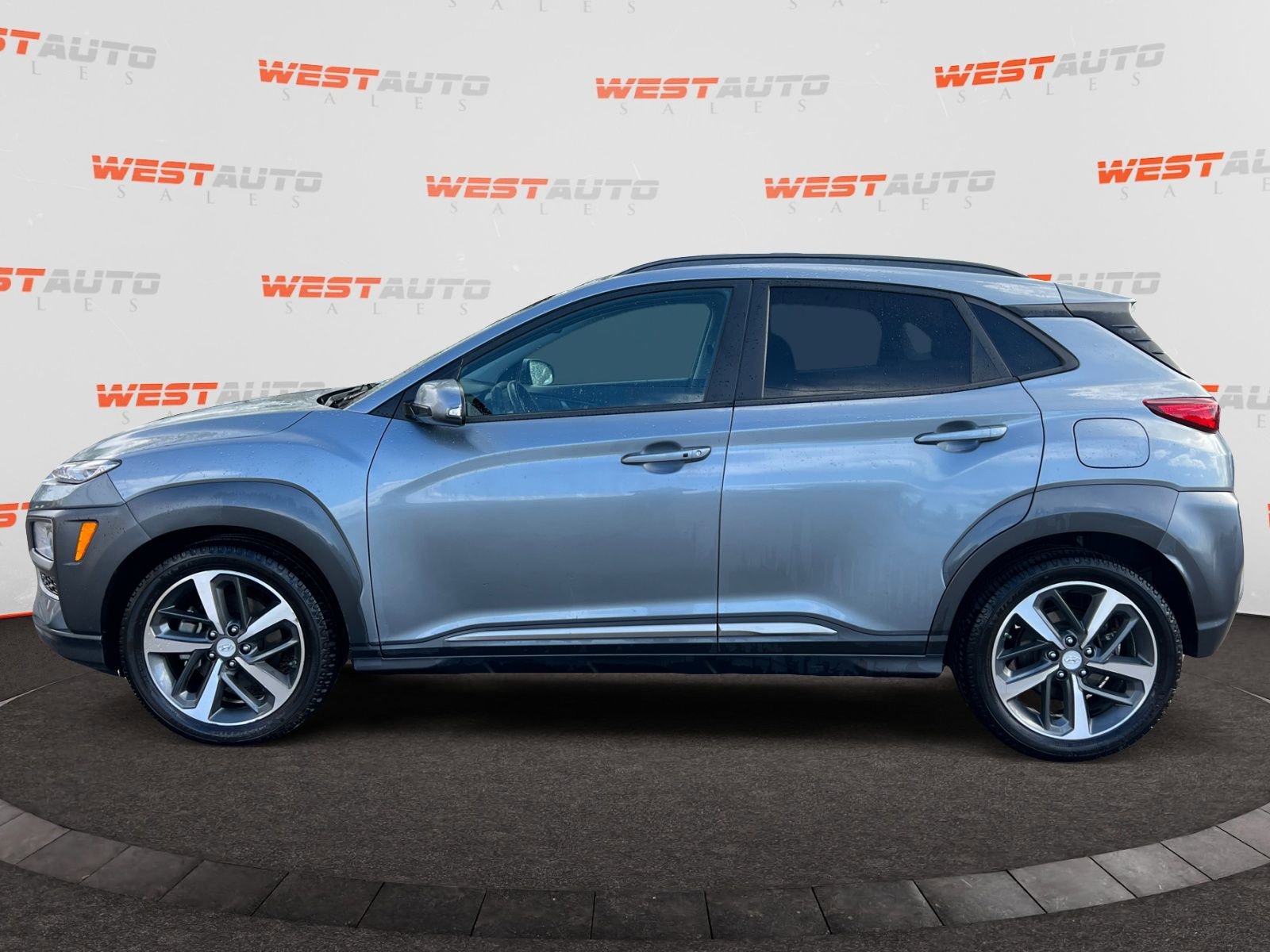 Used 2021 Hyundai Kona Limited AWD/4WD image 2