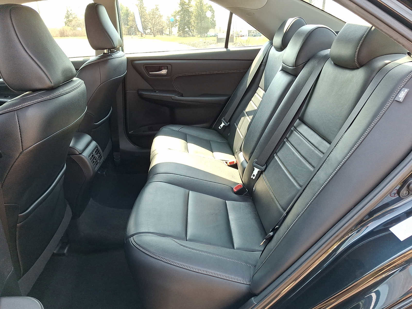 Used 2015 Toyota Camry XLE image 8