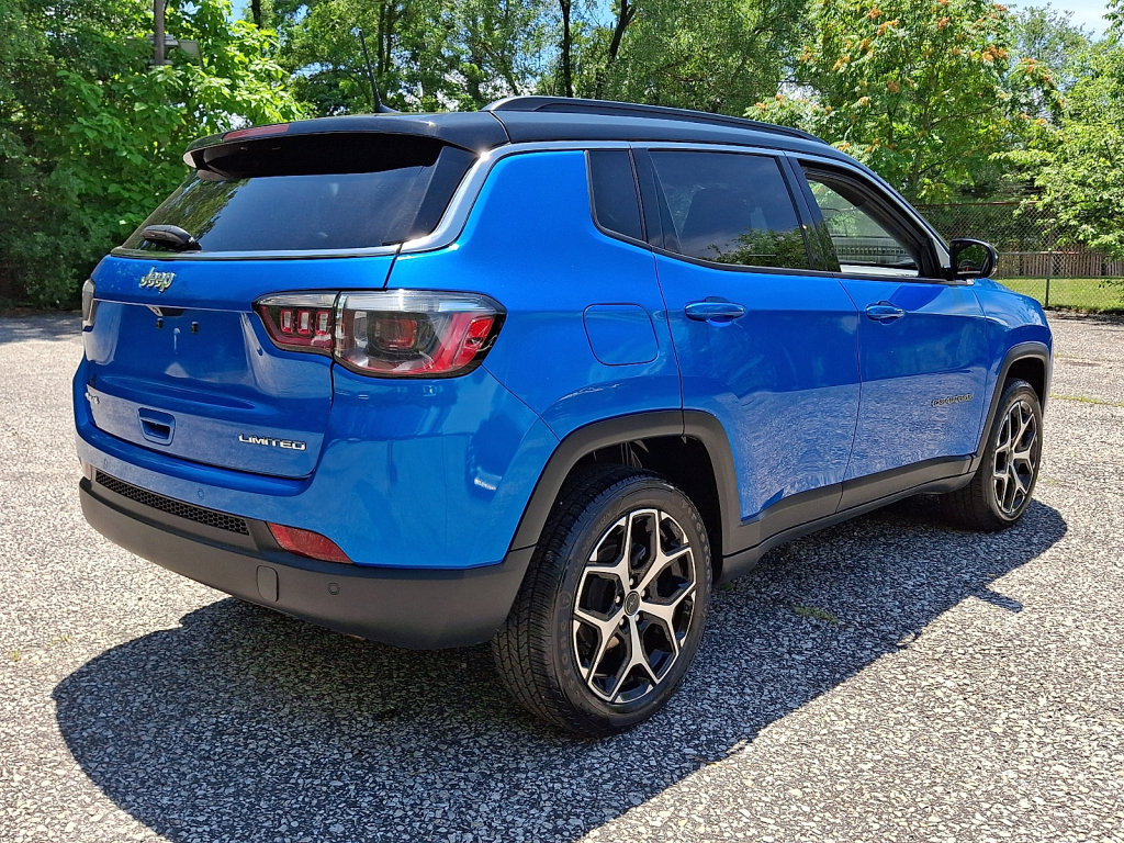 Used 2025 Jeep Compass Limited AWD/4WD image 5