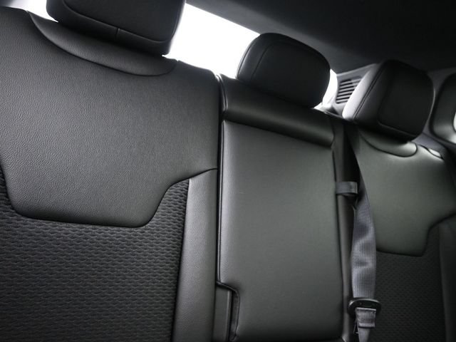 New 2025 Jeep Compass Latitude w/ Convenience Group AWD/4WD image 18