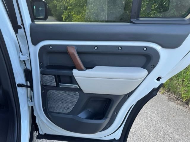 Certified 2024 Land Rover Defender 130 X-Dynamic SE AWD/4WD image 16