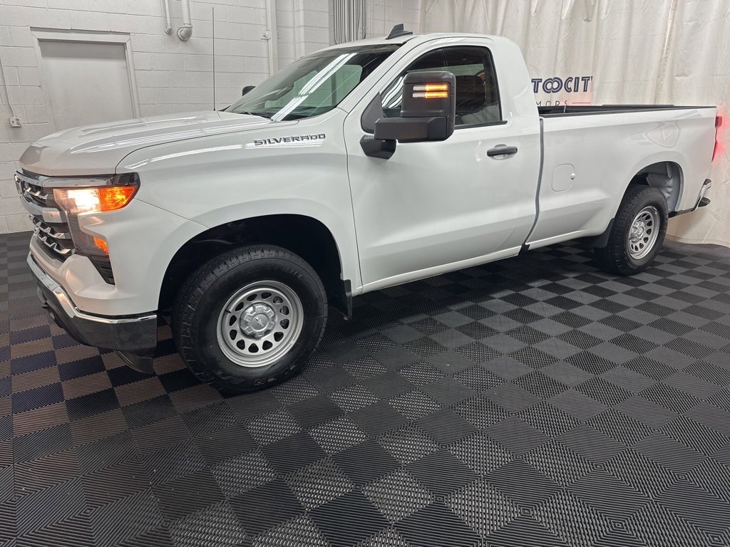 Used 2025 Chevrolet Silverado 1500 W/T w/ WT Value Package image 5