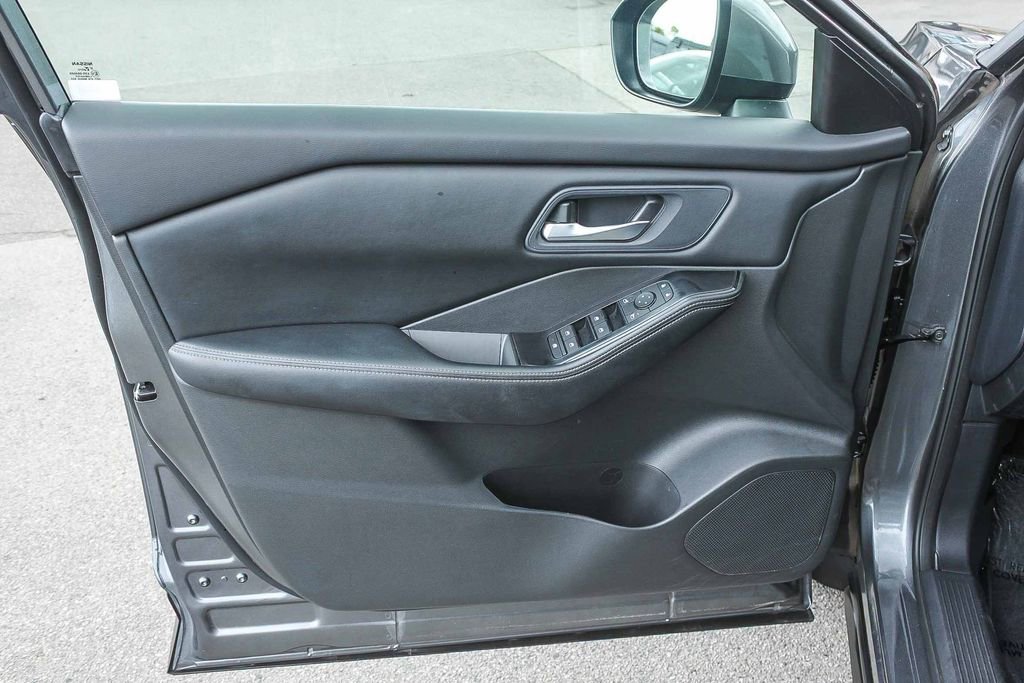 Used 2025 Nissan Rogue SV FWD image 26