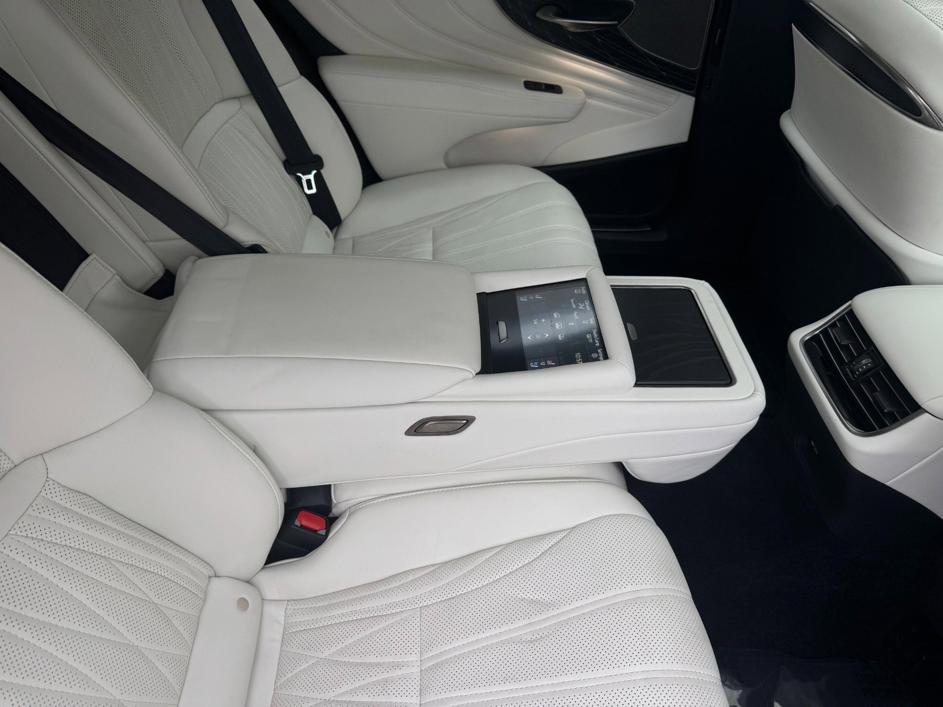 Used 2023 Lexus LS 500h AWD w/ Luxury Package image 60