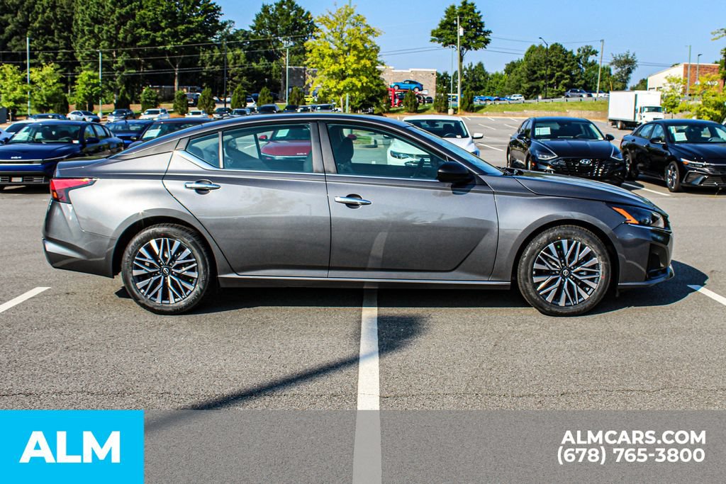 Used 2025 Nissan Altima 2.5 SV FWD image 7