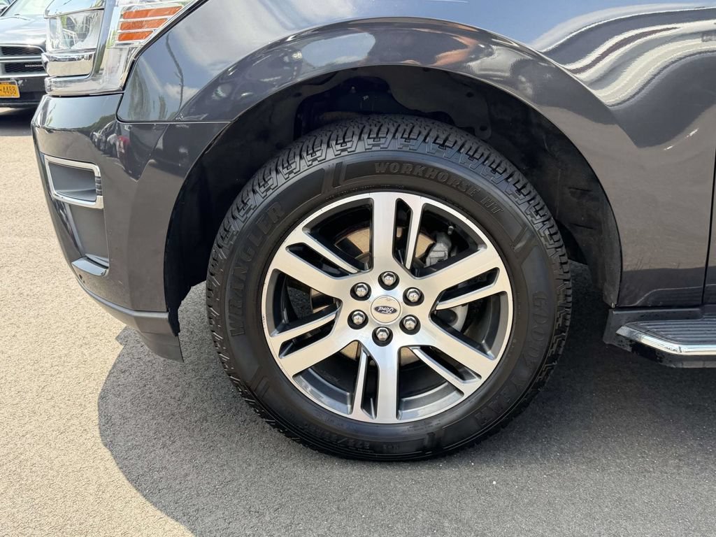 Used 2022 Ford Expedition Limited AWD/4WD image 14